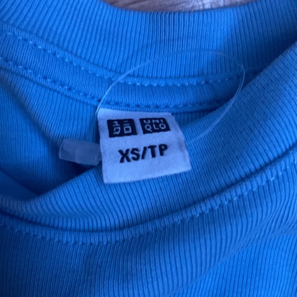 UNIQLO xs light blue baby tee - Picture 2 of 2